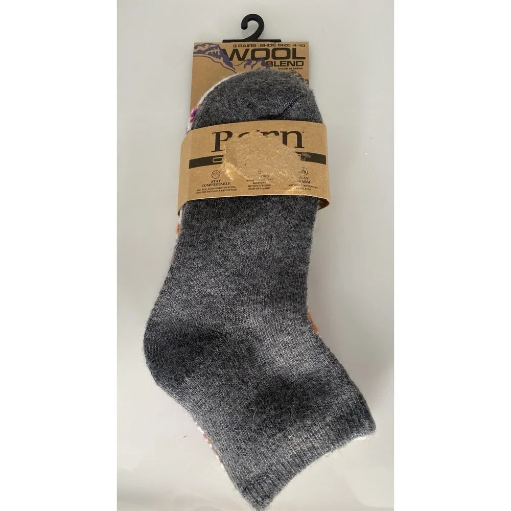 Women's Born Outdoor Wool Blend 2 Pairs Socks Low Cut Shoe Size 4-10 New